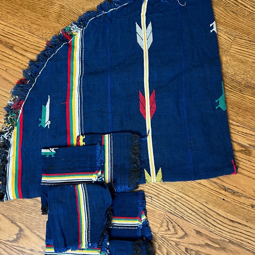 Vintage Handwoven Panamanian Tablecloth & 6 Napkins – Colorful Animal Motif